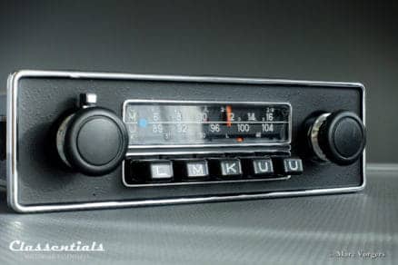 Blaupunkt Frankfurt 1971 Vintage Original High-End Classic Car Auto Radio for Universal Use in Alfa Romeo Spider, MGB, Triumph TR, Volvo P1800 & Others 1968 - 1975, INCLUDING Classentials De Luxe Bluetooth Module motoring essentials classic car oldtimer autoradio accessory accessories