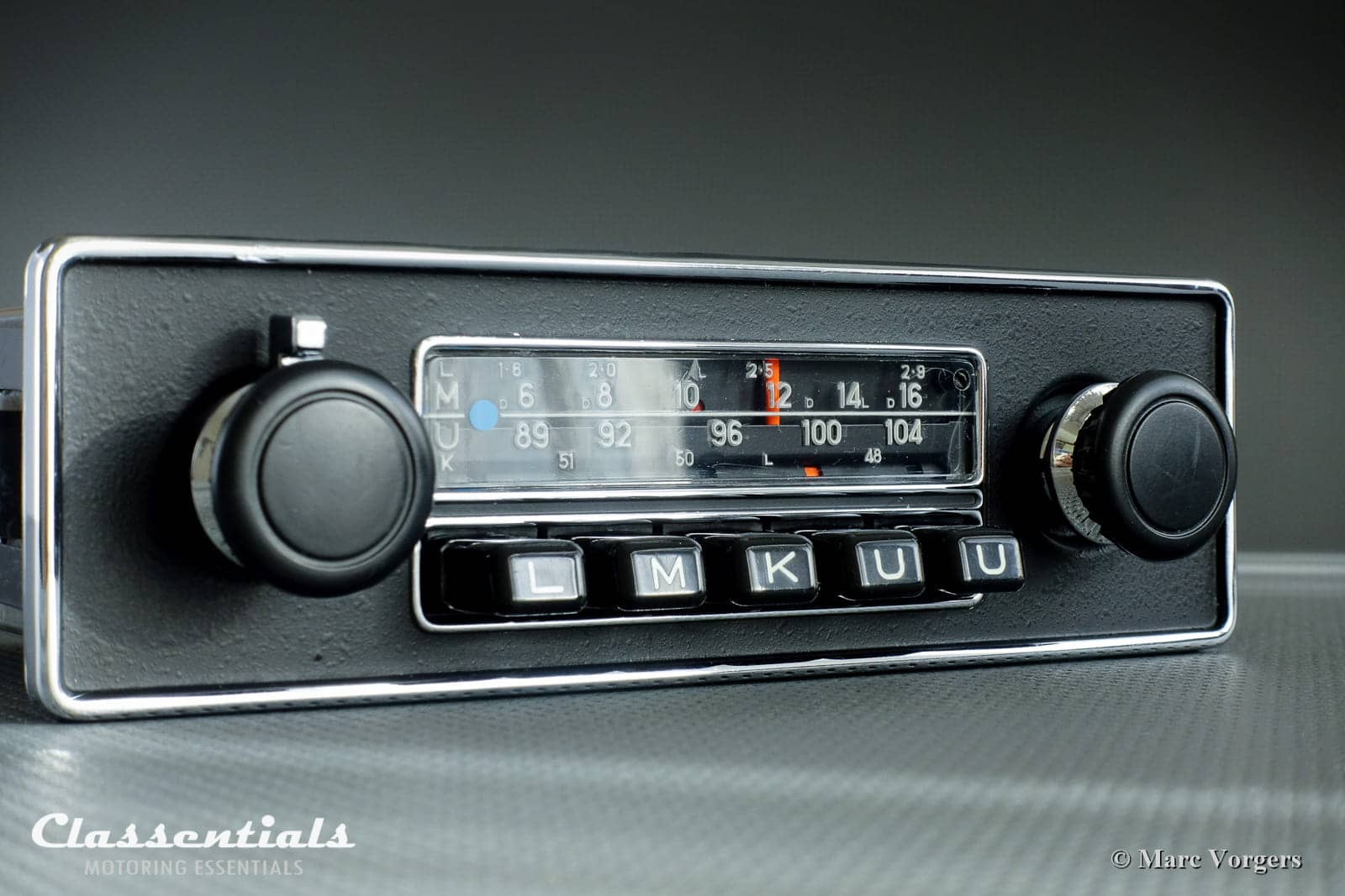 SOLD to France: Blaupunkt Frankfurt 1971 Vintage Original High-End Classic  Car Auto Radio for Universal Use in Alfa Romeo Spider, Jaguar E-type S3,  MGB, Triumph TR & Others 1968 - 1975 - Classentials