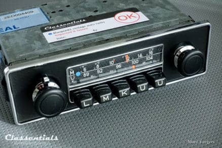 Blaupunkt Frankfurt 1971 Vintage Original High-End Classic Car Auto Radio for Universal Use in Alfa Romeo Spider, MGB, Triumph TR, Volvo P1800 & Others 1968 - 1975, INCLUDING Classentials De Luxe Bluetooth Module motoring essentials classic car oldtimer autoradio accessory accessories