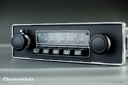 Blaupunkt Frankfurt 1971 Vintage Original High-End Classic Car Auto Radio for Universal Use in Alfa Romeo Spider, MGB, Triumph TR, Volvo P1800 & Others 1968 - 1975, INCLUDING Classentials De Luxe Bluetooth Module motoring essentials classic car oldtimer autoradio accessory accessories