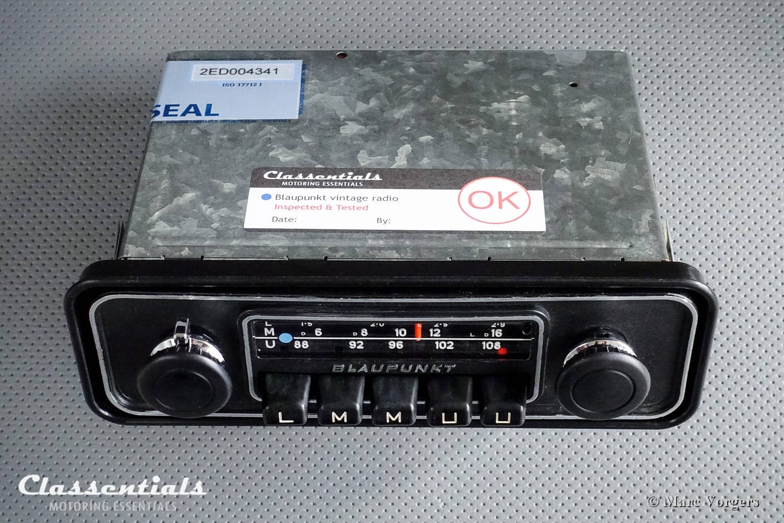 Blaupunkt Dusseldorf VW Volkswagen Beetle Kafer Kever Coccinelle padded dashboard Vintage Original Classic Car Auto Radio 196874 - 1980. MP3 and Bluetooth Ready autoradio, oldtimer, classentials, motoring, essentials, auto, classic, car, accessory, accessories 108 mhz