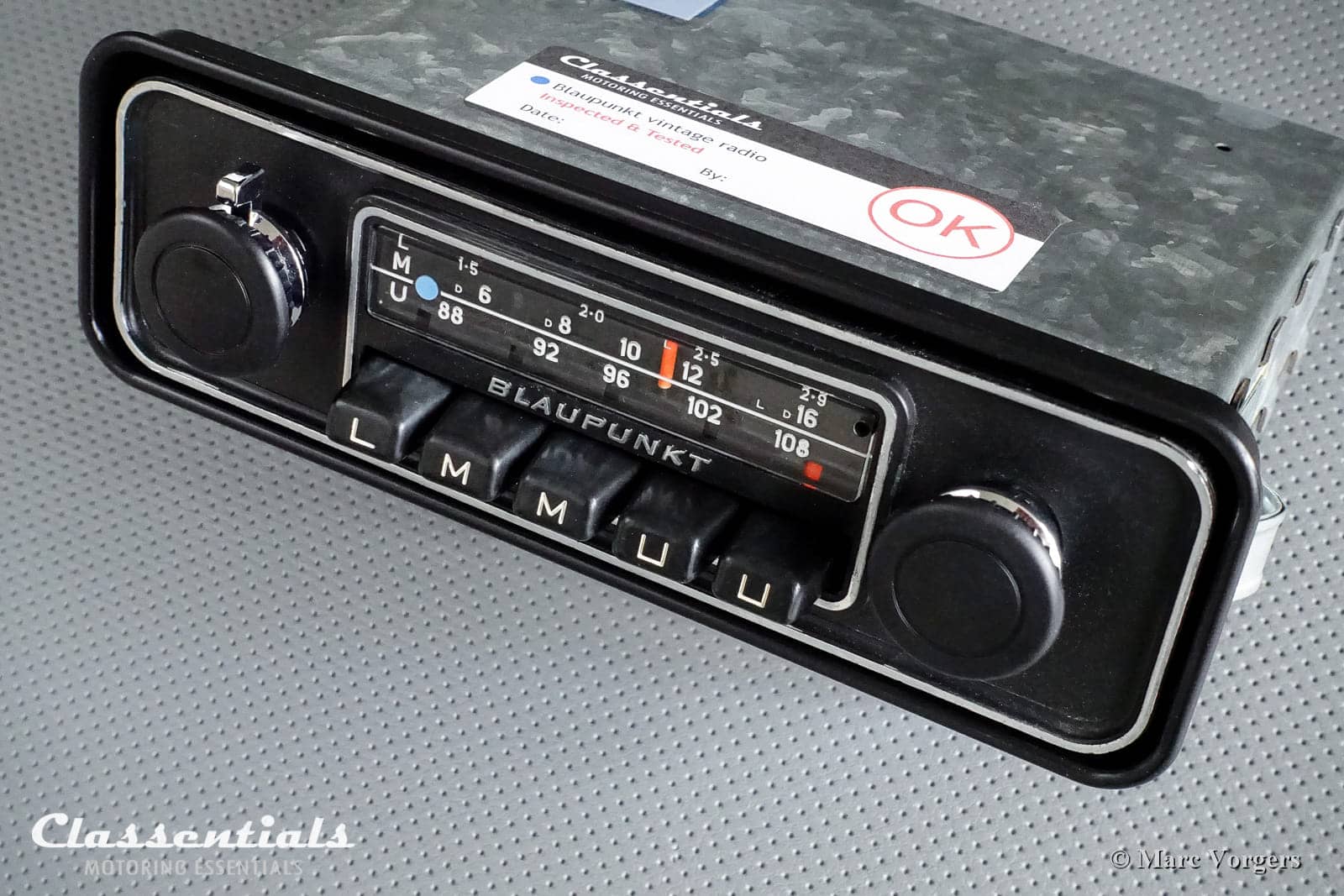 Blaupunkt Dusseldorf VW Volkswagen Beetle Kafer Kever Coccinelle padded dashboard Vintage Original Classic Car Auto Radio 196874 - 1980. MP3 and Bluetooth Ready autoradio, oldtimer, classentials, motoring, essentials, auto, classic, car, accessory, accessories 108 mhz