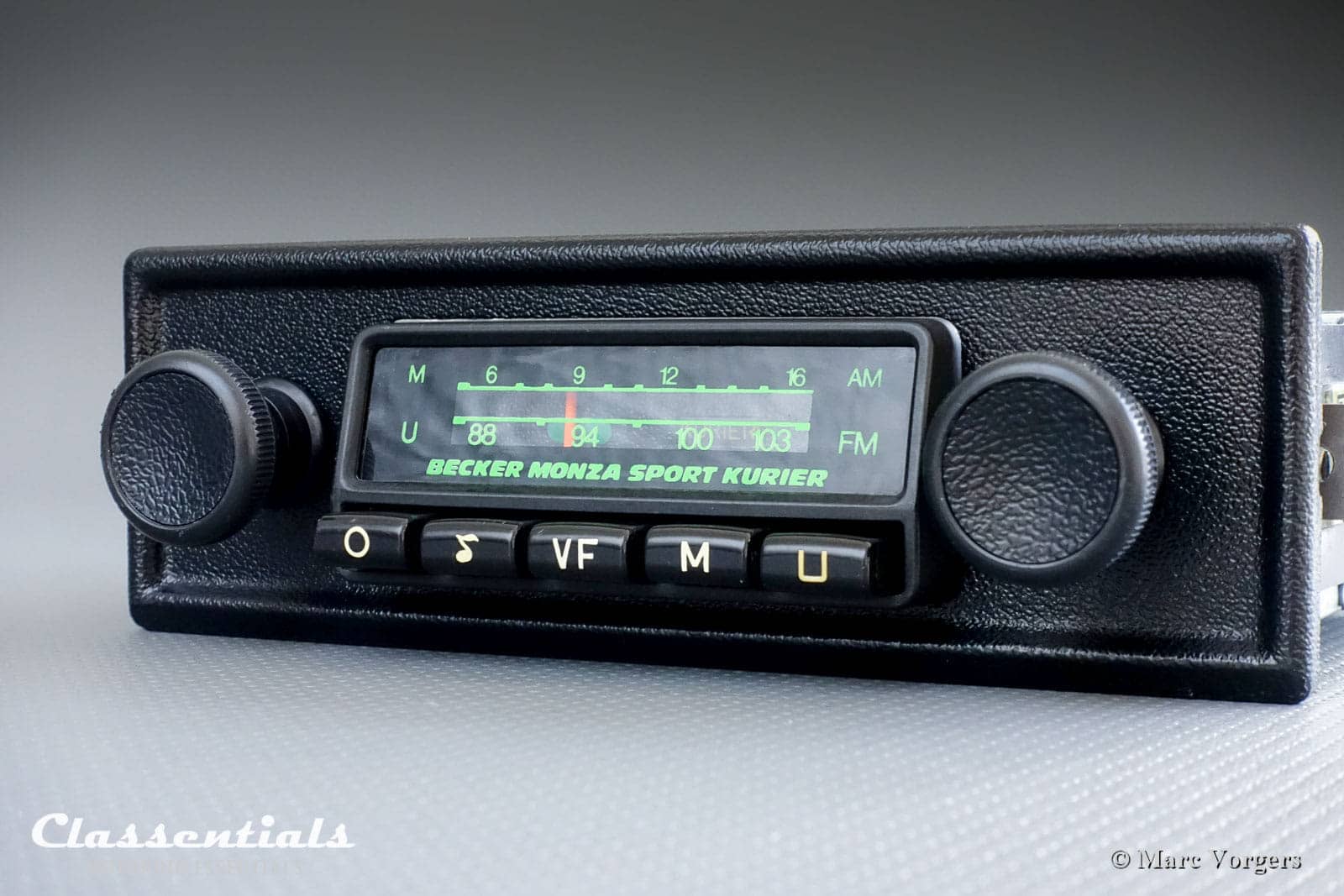 Auto radio retro becker — Alcoche