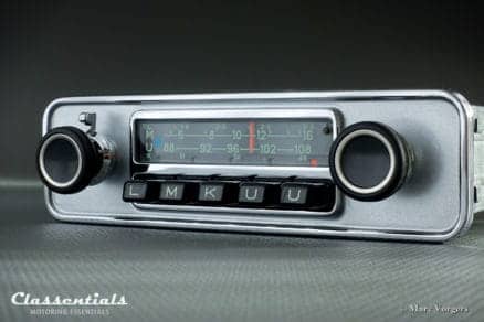 Blaupunkt Karlsruhe 1972 Very Rare 108 Mhz Vintage Original High-End Classic Car Auto Radio Universal for Alfa Romeo Giulia, Volvo P1800 and Other Classics, 1968 - 1973 Classentials De Luxe Bluetooth Module autoradio classic car oldtimer motoring essentials accessory accessories