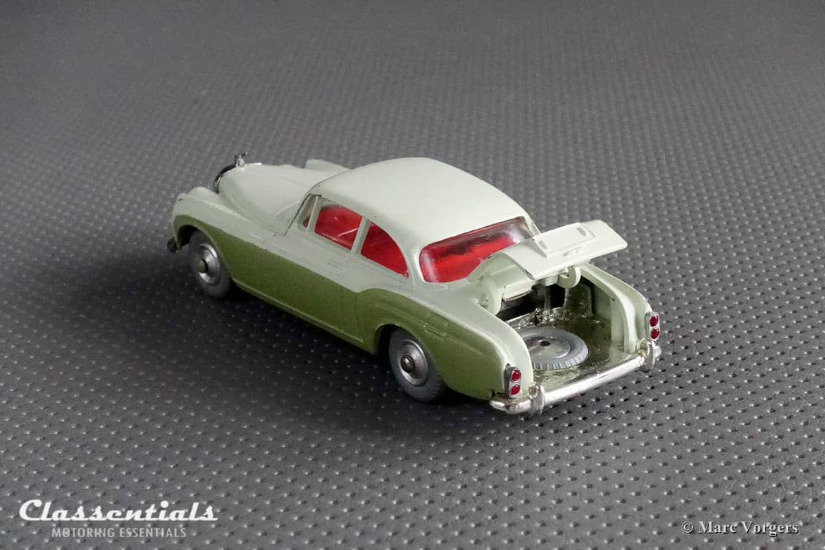 Corgi 224 Bentley reproduction alloy hub and grey tyre 