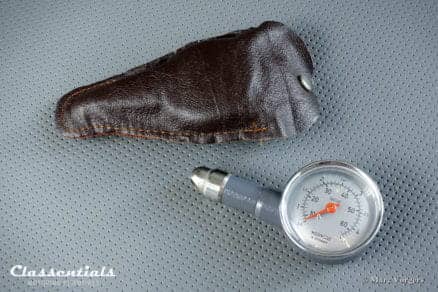 Vintage Original MotoMeter 1960s - 1970s Tyre Pressure Meter / Gauge - EXCELLENT - in Original Leather Pouch Classentials motoring essentials classic car oldtimer accessories accessory