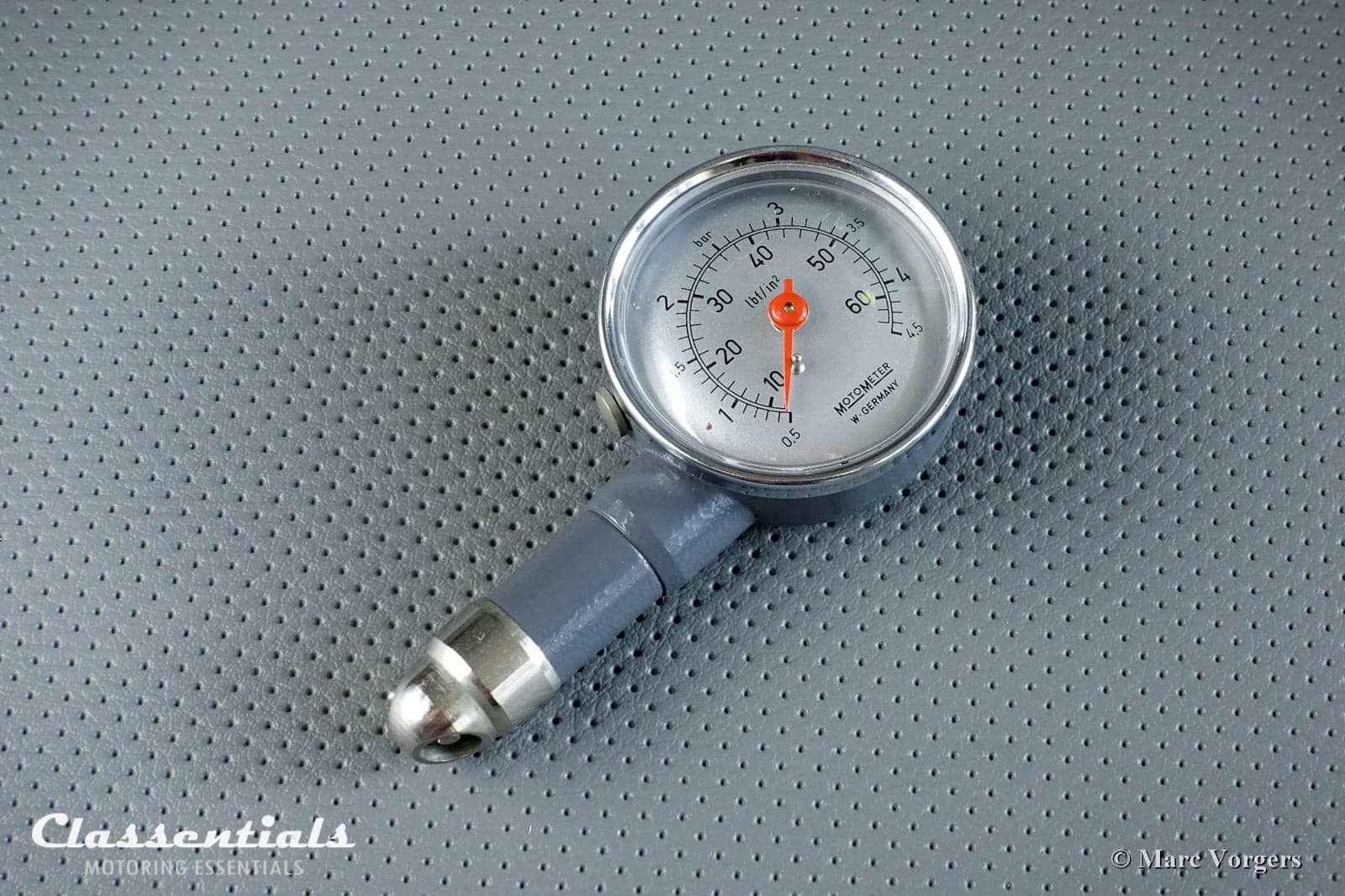 Vintage Original MotoMeter 1960s - 1970s Tyre Pressure Meter / Gauge - EXCELLENT - in Original Leather Pouch Classentials motoring essentials classic car oldtimer accessories accessory