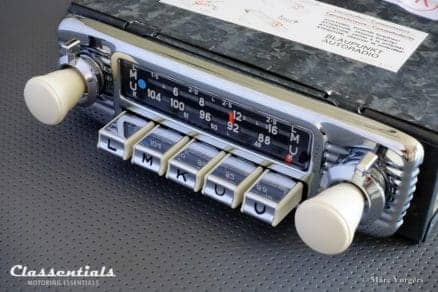 Blaupunkt Dortmund De Luxe 1970 VERY RARE Vintage Original High-End Classic Car Auto Radio for 1960s European Cars With White Dashboard Knobs 6 volt 12 Classentials Motoring Essentials classic car oldtimer autoradio accessory accessories MP3 Bluetooth music streaming