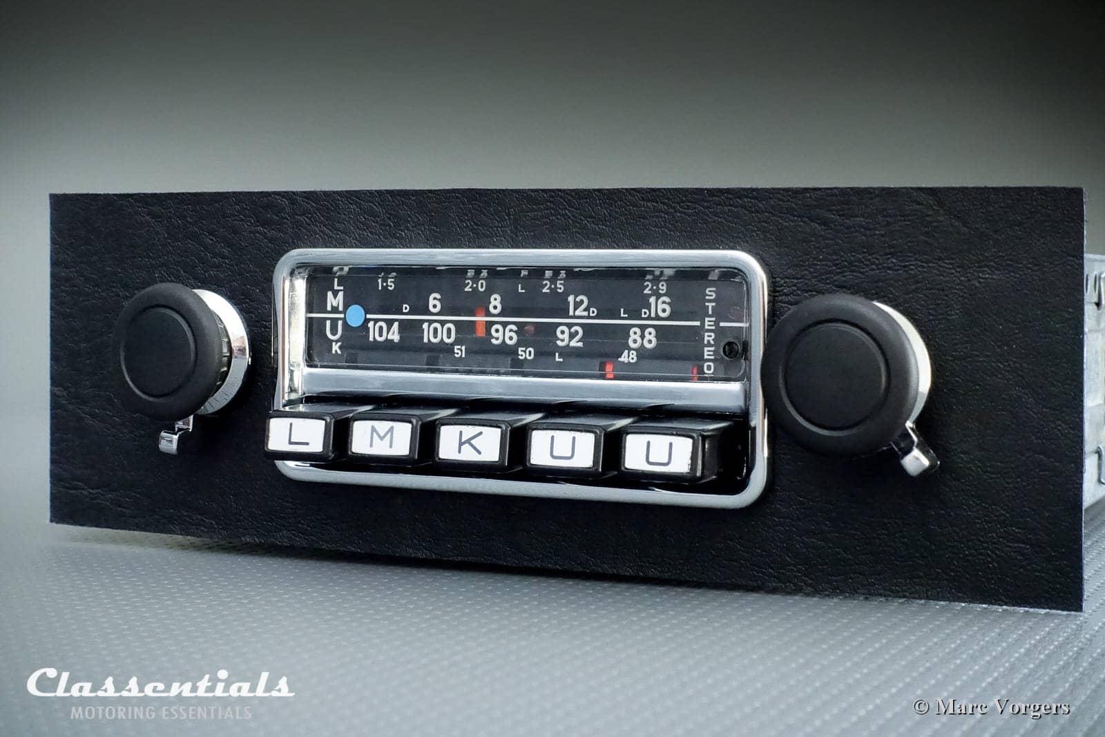 Blaupunkt Frankfurt STEREO 1971 ULTRA RARE Vintage Original TOP-END Auto Radio for Porsche 911 / 912 F-Series Cars 1968 – 1973 Including Classentials Deluxe Stereo Bluetooth Module! Classic Car Autoradio classentials motoring essentials classic car oldtimer accessory accessories