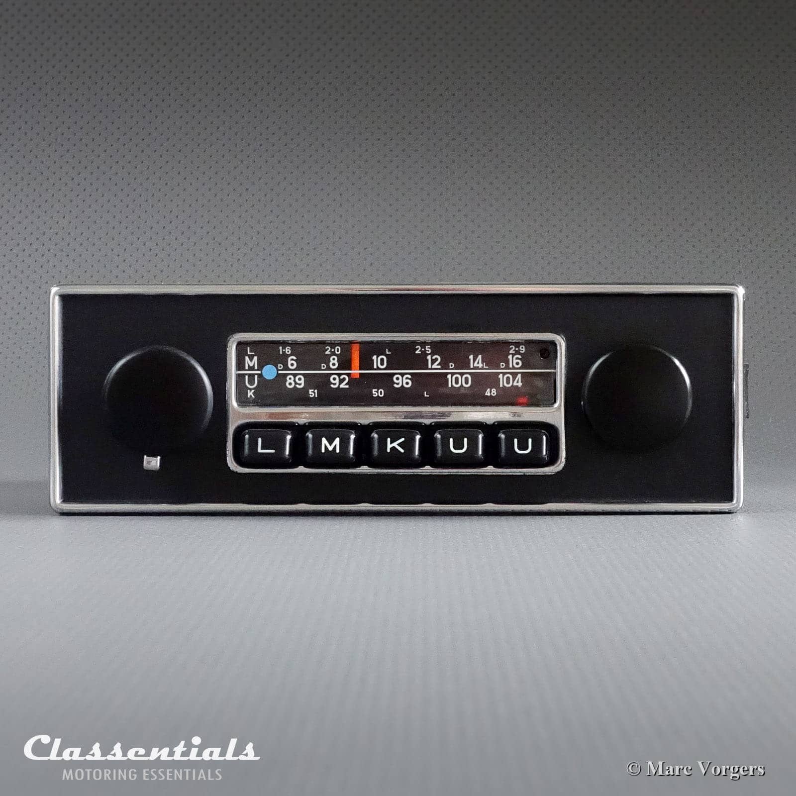 Blaupunkt Frankfurt 1972 Vintage Original High-End Classic Car Auto Radio for Jaguar E-type Series 2, Series 3, and Other Cars of the Period 1970 - 1975