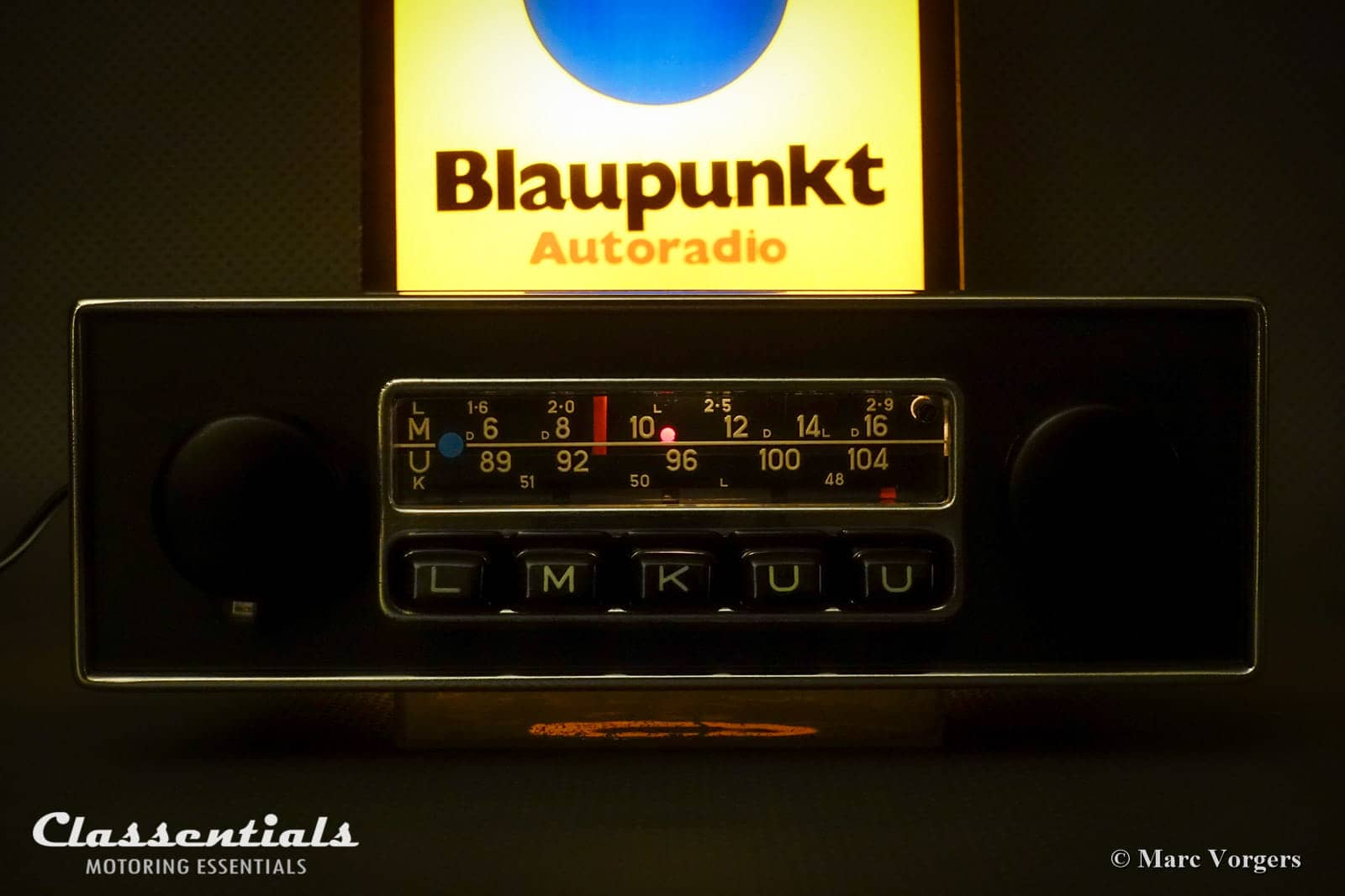 Blaupunkt Frankfurt 1972 Vintage Original High-End Classic Car Auto Radio for Jaguar E-type Series 2, Series 3, MG MGB and Other Cars 1970 - 1975