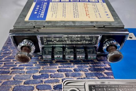 BUILT TO ORDER: BLAUPUNKT KÖLN Y 1960s Super Rare TOP-END Vintage Original Auto Radio for 1960's Bizzarini, Maserati, Lamborghini, and Ferrari 250 / 275 / 330 - INCLUDING Classentials Deluxe BLUETOOTH Module - Image 2