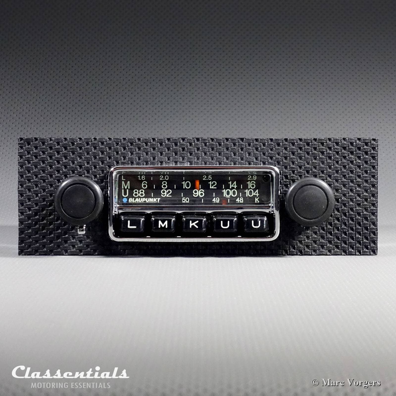 SOLD to the Czech Republic: Blaupunkt Frankfurt 1972 Vintage Original High-End  Classic Car Auto Radio for Porsche 911 / 912 F-Series Cars 1968 - 1973  (Green Lettering) - Including Classentials DeLuxe Bluetooth Module! -  Classentials