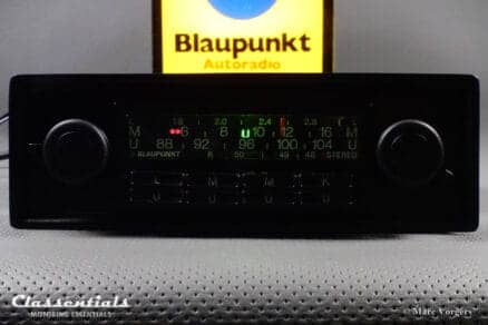 Blaupunkt Frankfurt Stereo 7635 1975 Porsche 911 930 G series model dial green lettering auto radio dial by night lighting