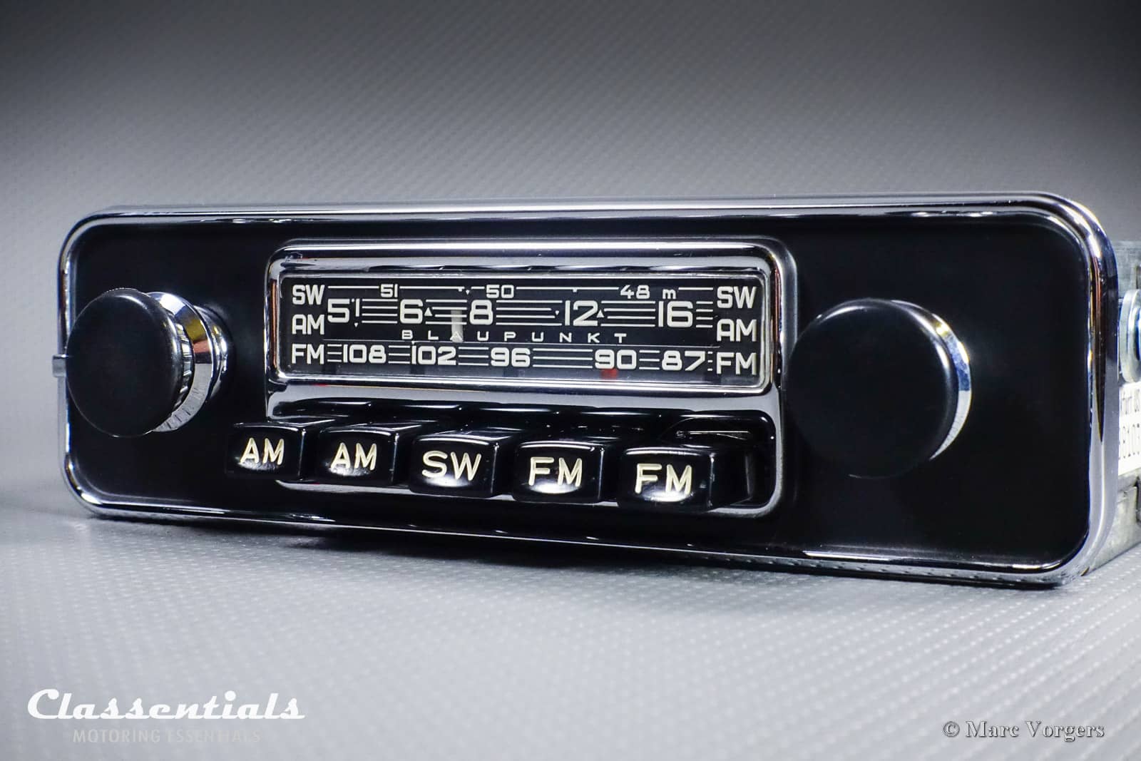 https://www.classentials.com/wp-content/uploads/2022/11/04-Blaupunkt-Bluespot-Frankfurt-Y-Z-1967-68-Jaguar-E-type-Autoradio-Auto-Radio-Oldtimer-Classentials-11.jpg