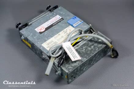 SOLD to the United States: BLAUPUNKT FRANKFURT X 1966 Vintage Original High-End Auto Radio for Austin Healey, MG MGA / MGB, Jaguar E-type / MK 2 - 6 Volt / 12 Volt Bluetooth Prepared for 12 Volt Negative Ground Cars - Image 14