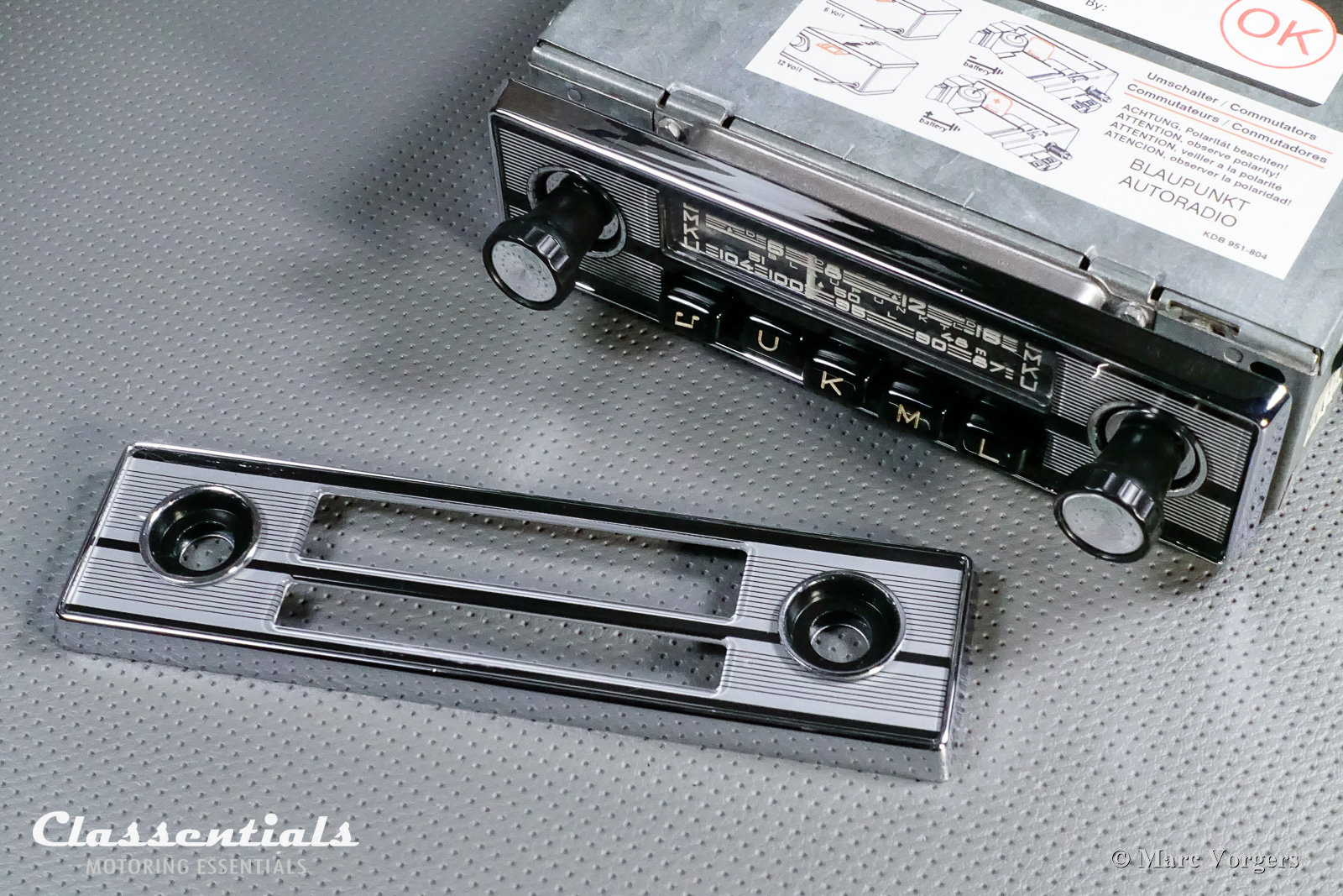 Blaupunkt Bluespot Essen Y 1967 Vintage original Universal Auto Radio 6 volt 12 volt