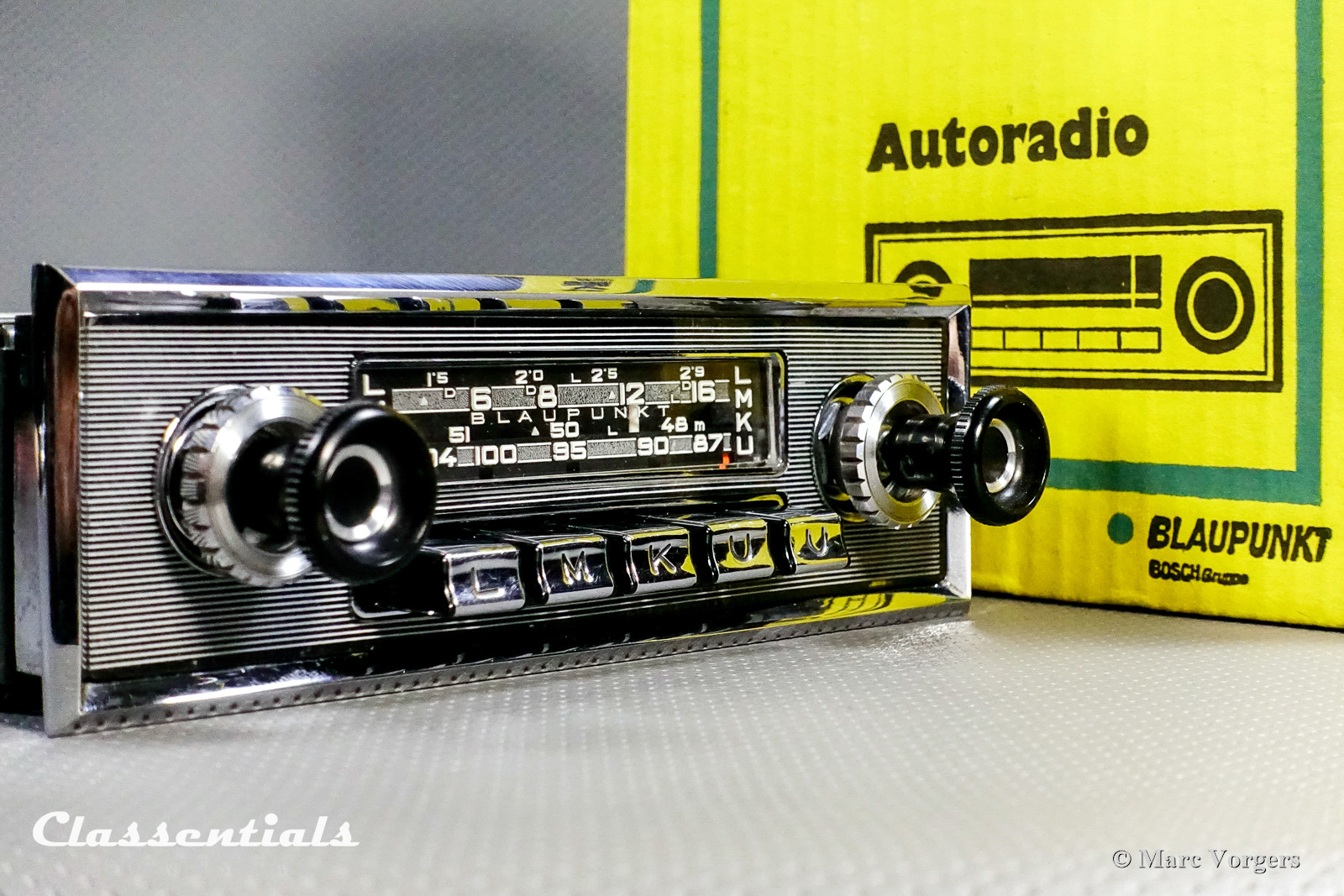 Blaupunkt Bluespot Koln Y 1967 Mercedes W108 W109 W111 W112 280 SL W113 1-DIN Pinstripe Bluetooth Classentials