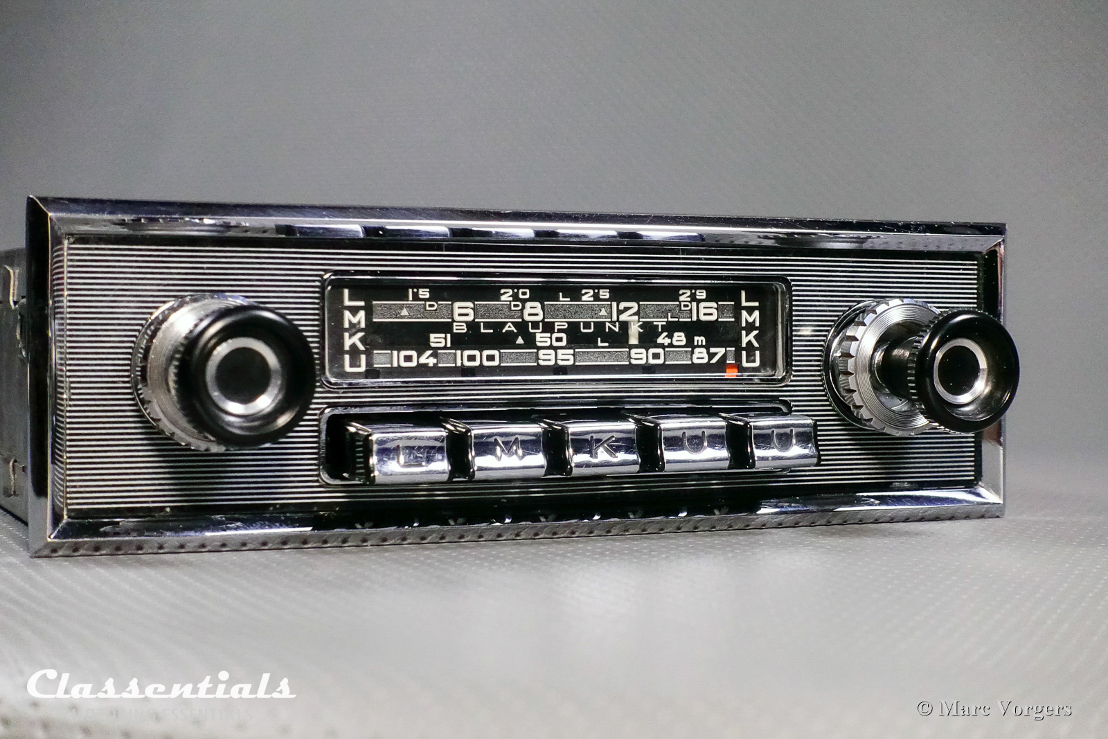 Blaupunkt Bluespot Koln Y 1967 Mercedes W108 W109 W111 W112 280 SL W113 1-DIN Pinstripe Bluetooth Classentials