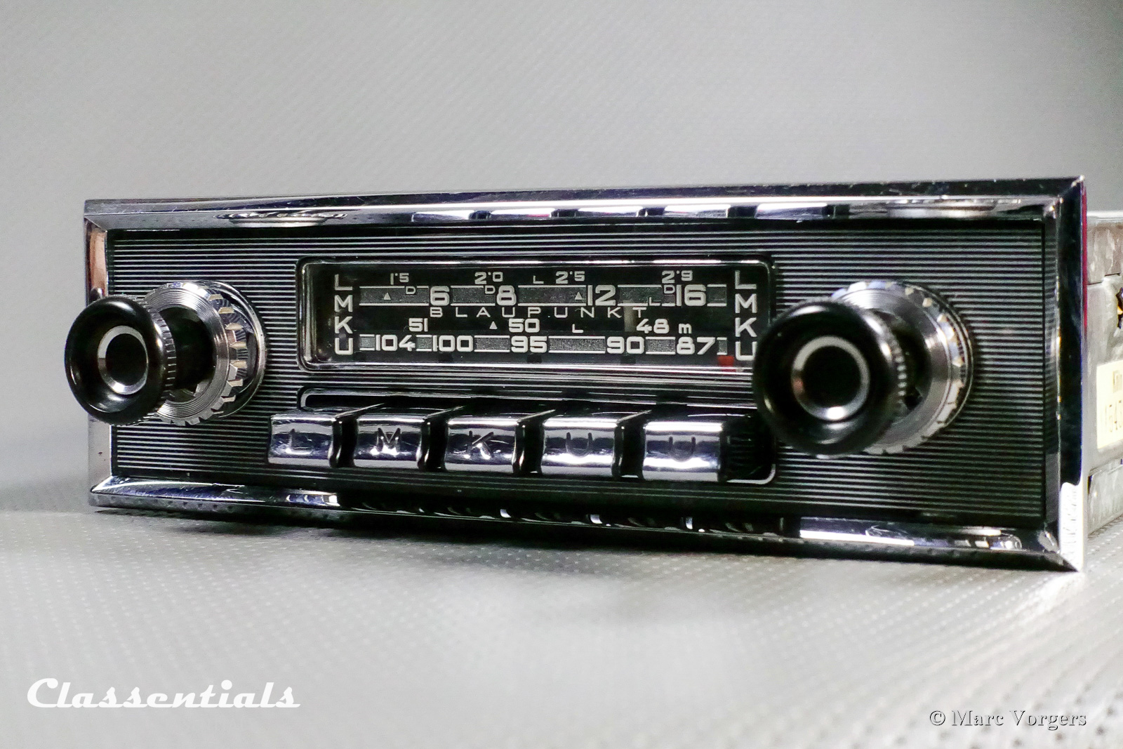 Blaupunkt Bluespot Koln Y 1967 Mercedes W108 W109 W111 W112 280 SL W113 1-DIN Pinstripe Bluetooth Classentials