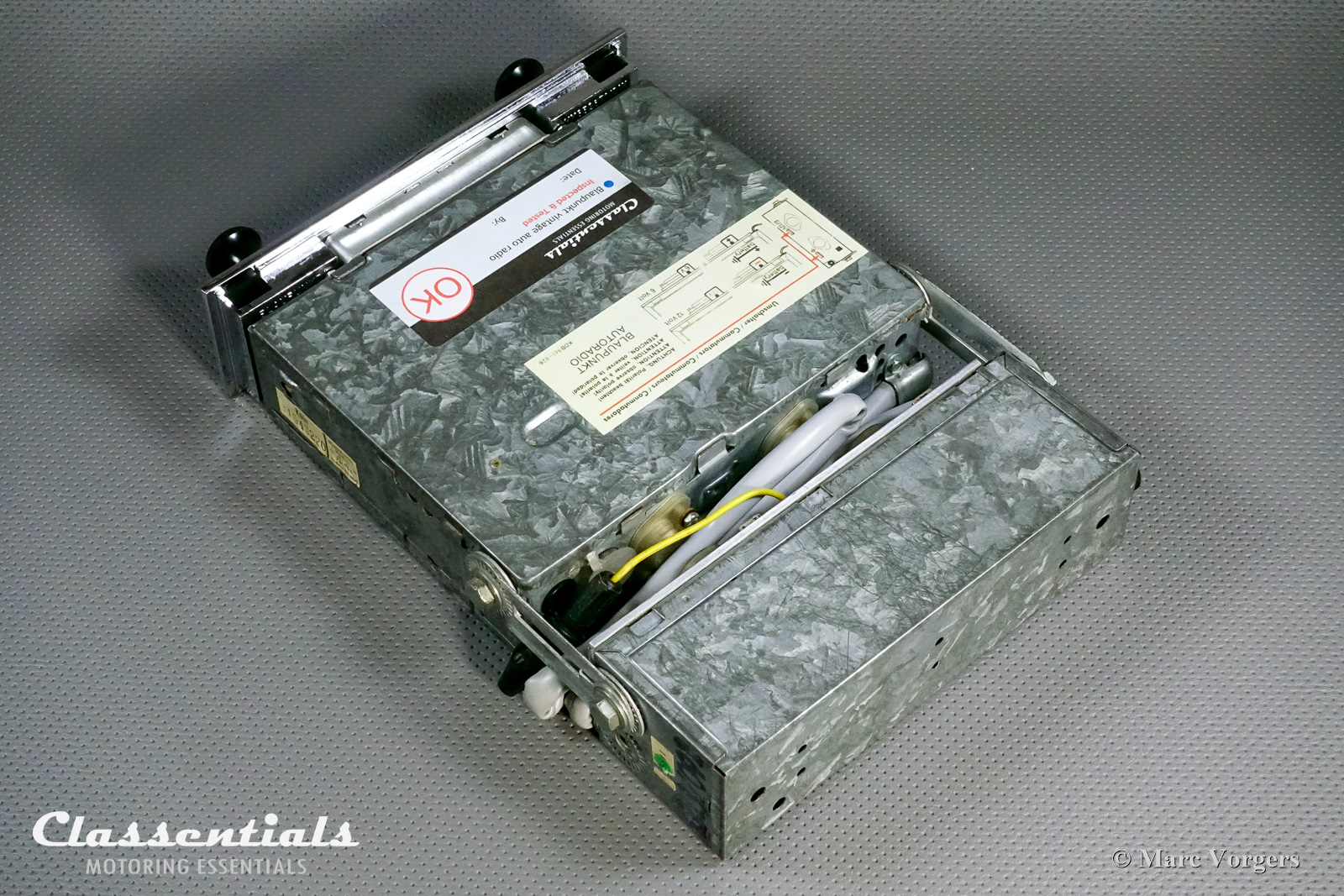 Blaupunkt Bluespot Koln Y 1967 Mercedes W108 W109 W111 W112 280 SL W113 1-DIN Pinstripe Bluetooth Classentials